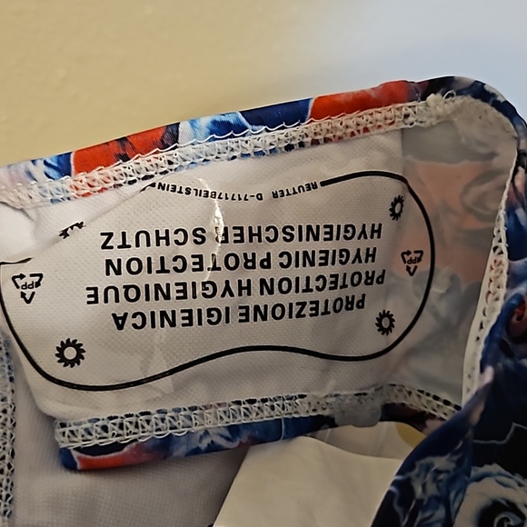 Ekouaer 2 piece NWT Swim Suit Bakini - Picture 8 of 9